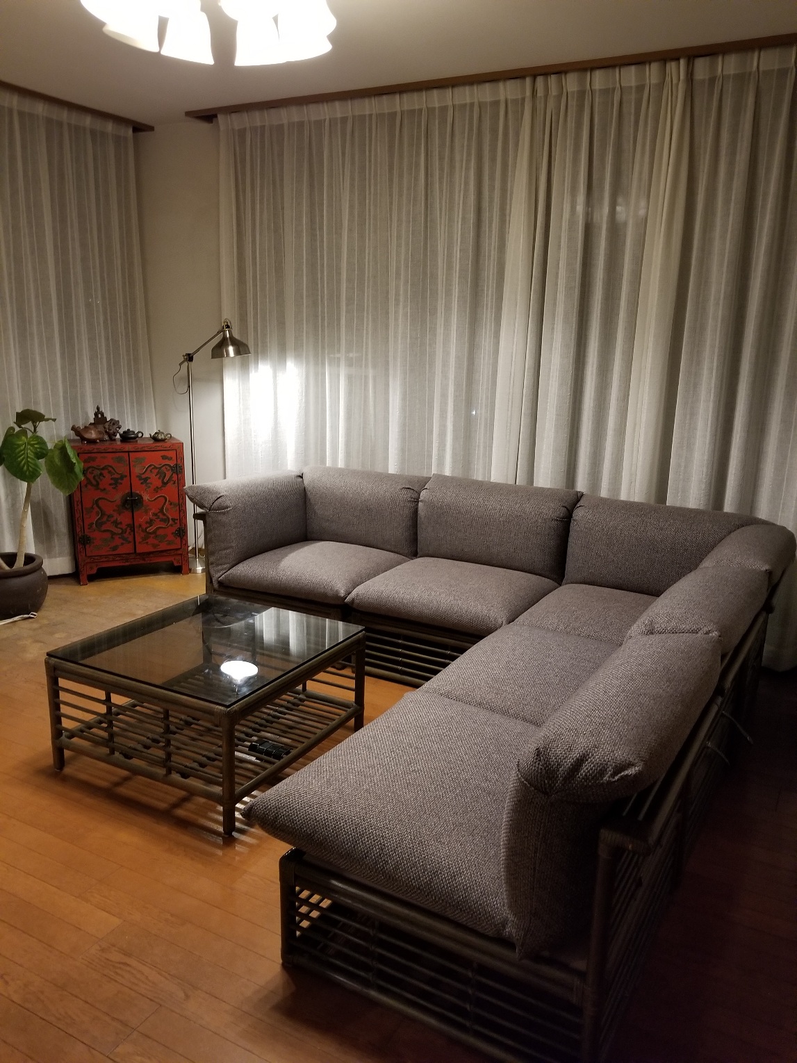 イノベーター『innovator」ソファの張替修理 「家具の病院